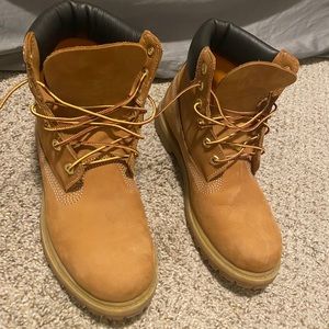 Women’s size 9 M timberland boots